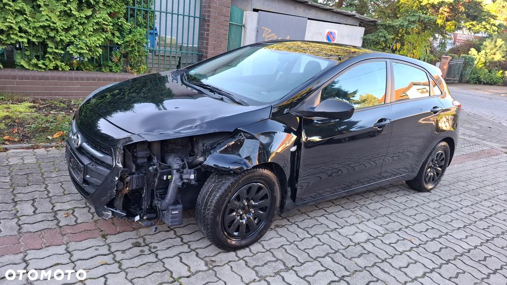 Hyundai i30 blue 1.6 CRDi Passion - 16