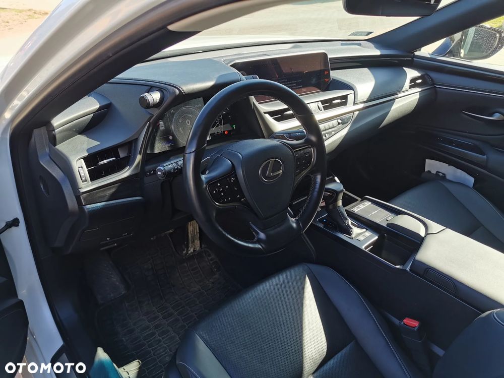 Lexus ES 300h Business Edition - 26