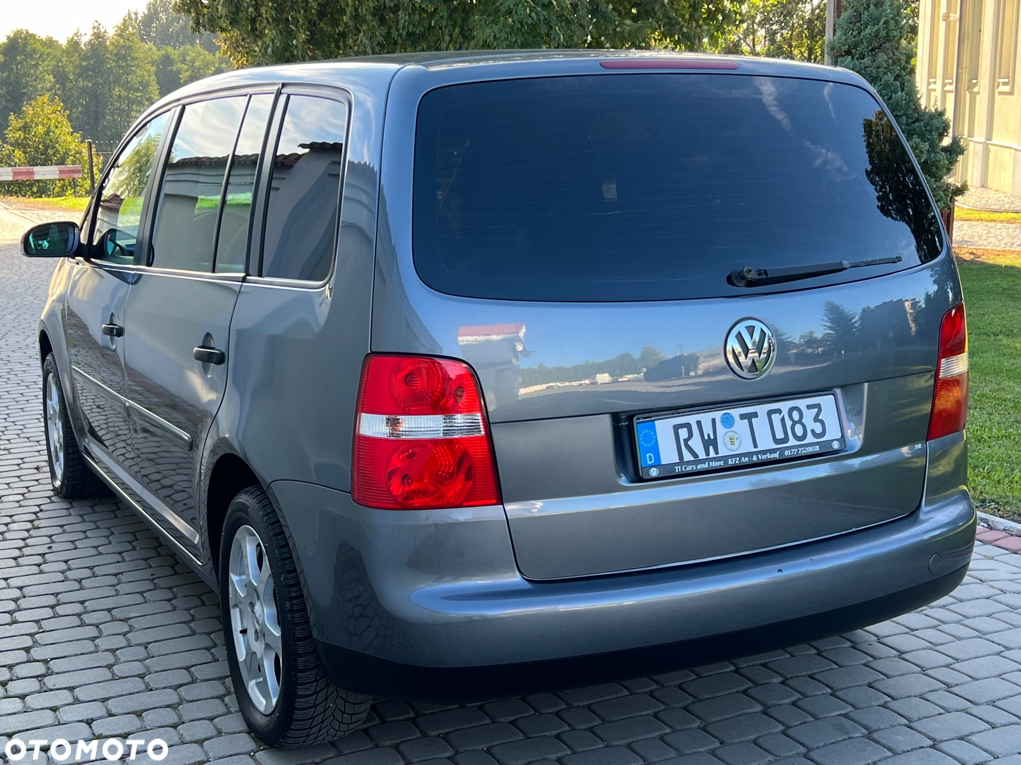 Volkswagen Touran - 22