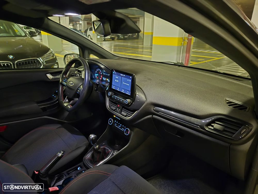 Ford Fiesta 1.0 EcoBoost ST-Line - 32