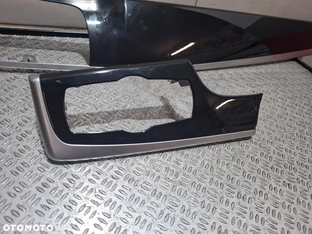 Listwy osłony dekory deski rozdzielczej BMW F10 rok 2012 nr 9166644 i nr 9166649 - 2