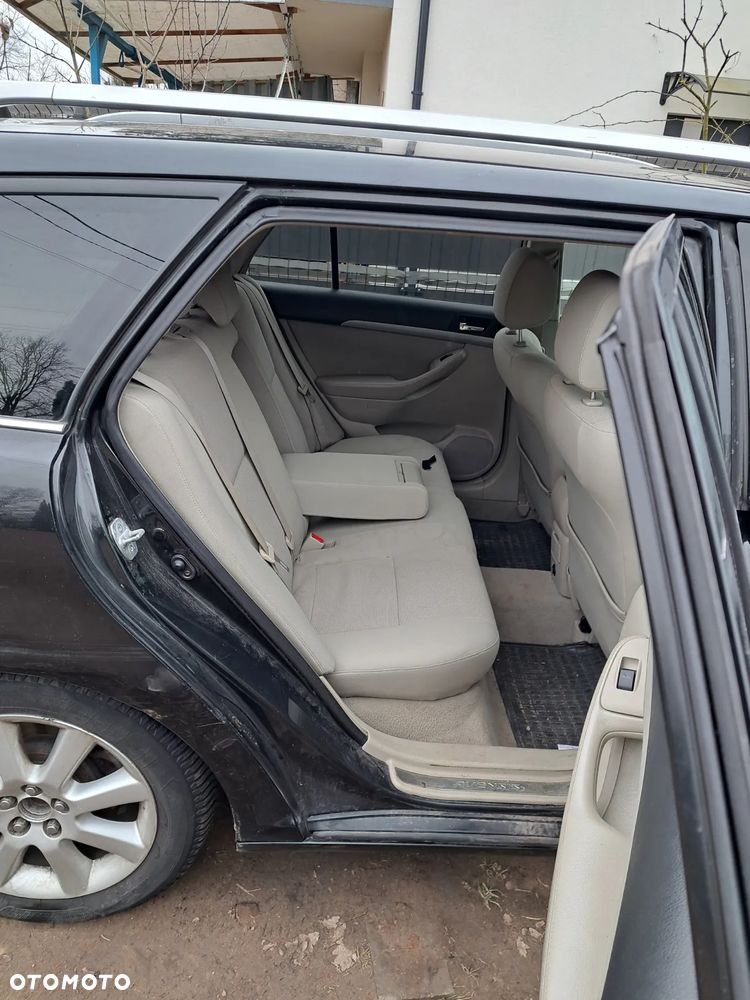 Toyota Avensis 1.8 VVT-i Sol - 6