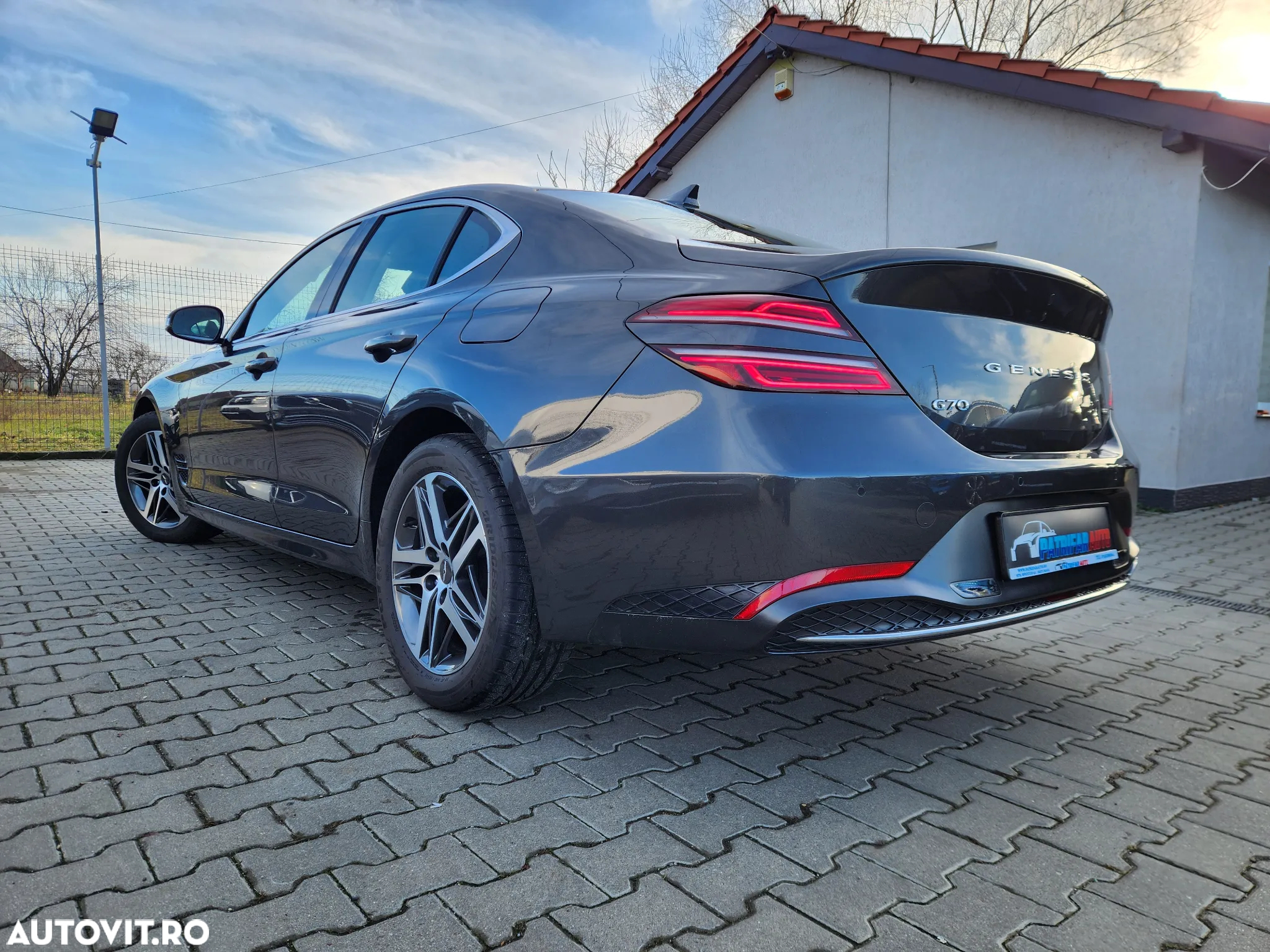 Genesis G70 - 5