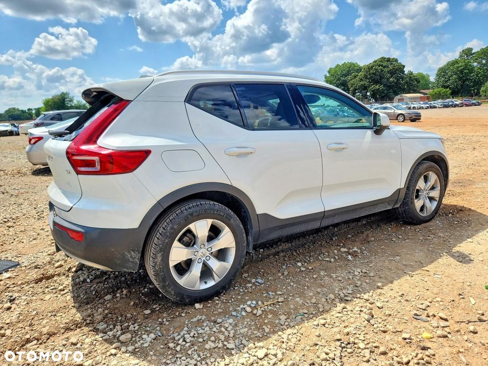 Volvo XC 40 T4 AWD Geartronic Momentum Pro - 4