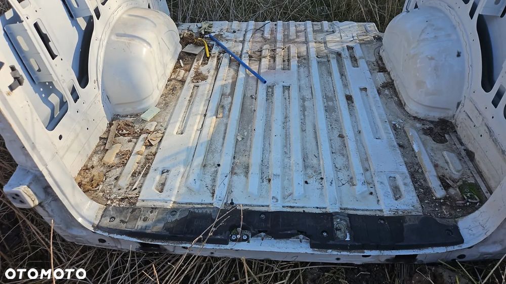 VOLKSWAGEN CRAFTER podłoga pas tylny - 2