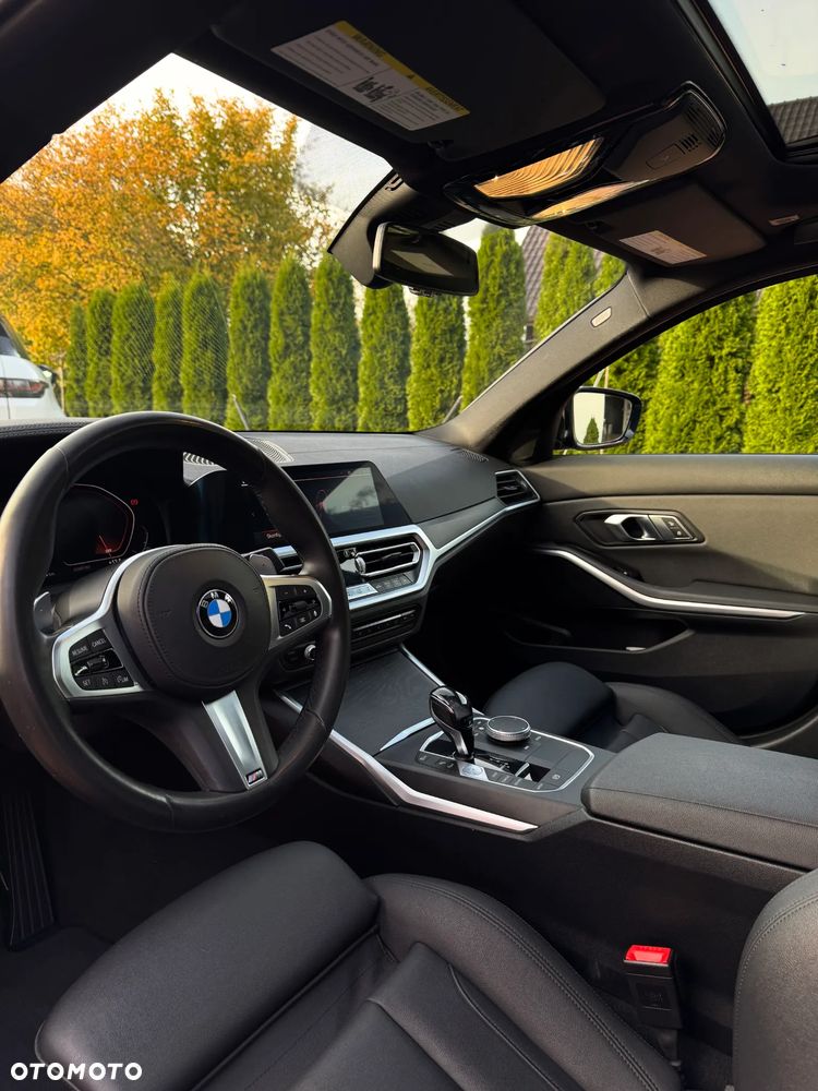 BMW Seria 3 330i M Sport sport - 17