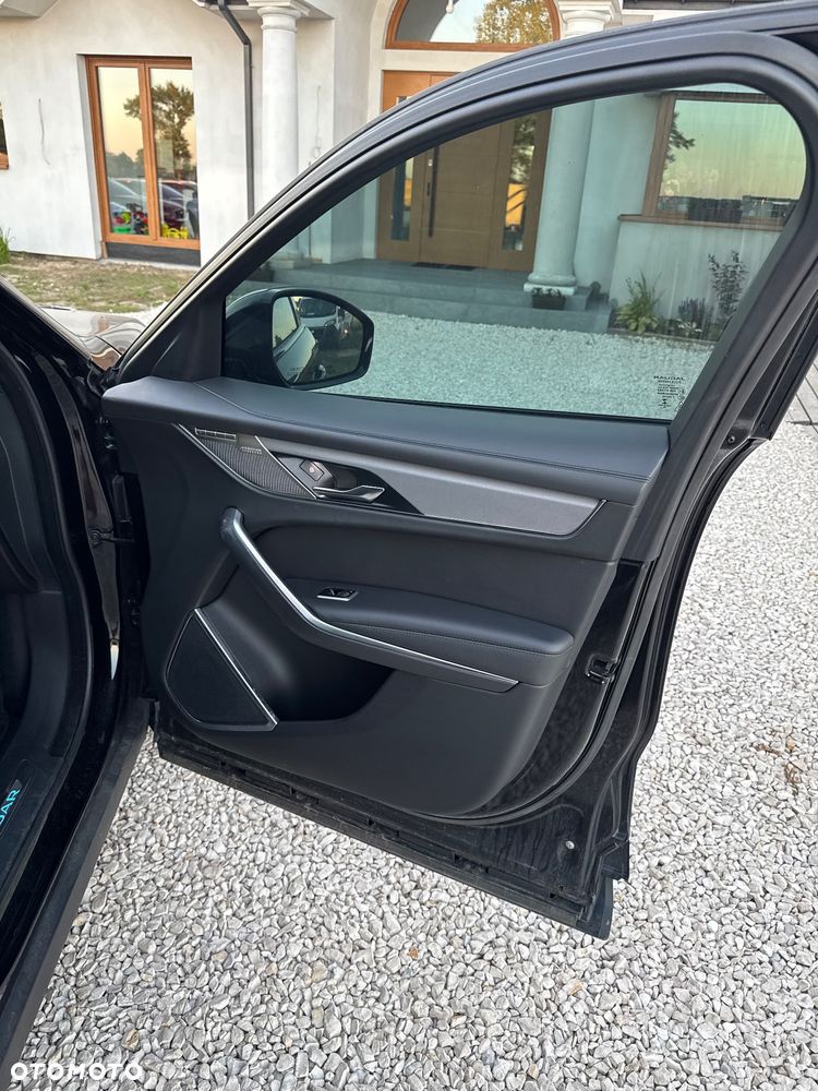 Jaguar F-Pace P550 AWD SVR - 32