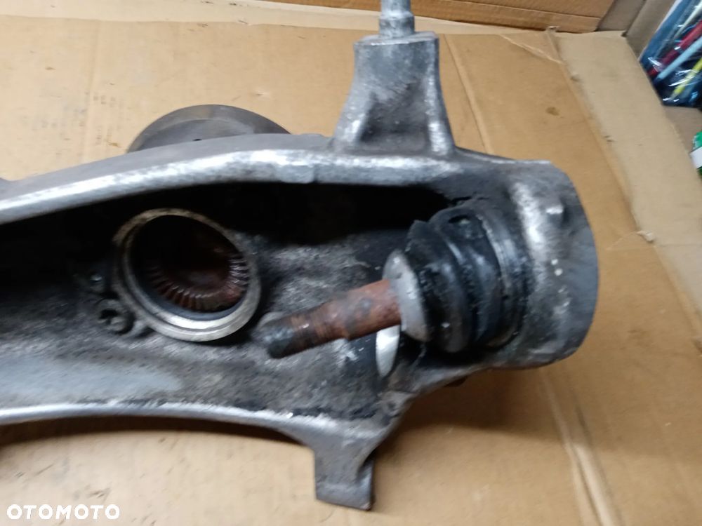 Zwrotnica prawy przód przednia prawa BMW M5 G30 F90 4.4 - 4