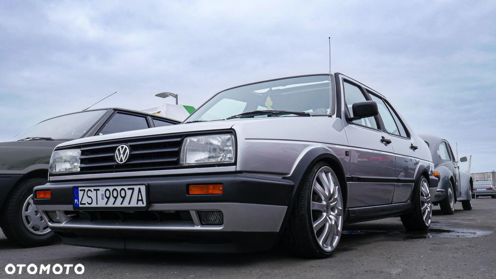Volkswagen Jetta - 1