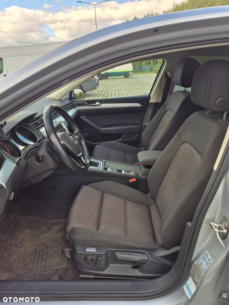 Volkswagen Passat 2.0 TDI SCR Comfortline DSG - 12