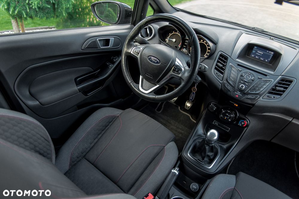 Ford Fiesta 1.0 EcoBoost ST-Line - 32