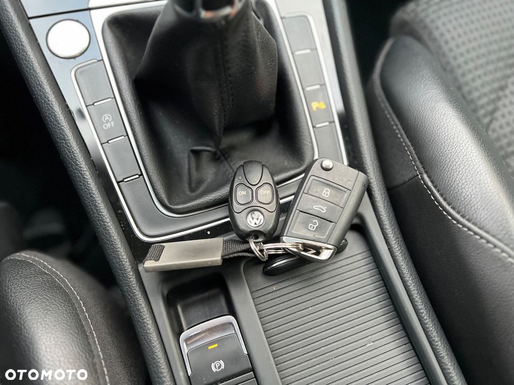 Volkswagen Golf 2.0 BlueTDI Highline - 23