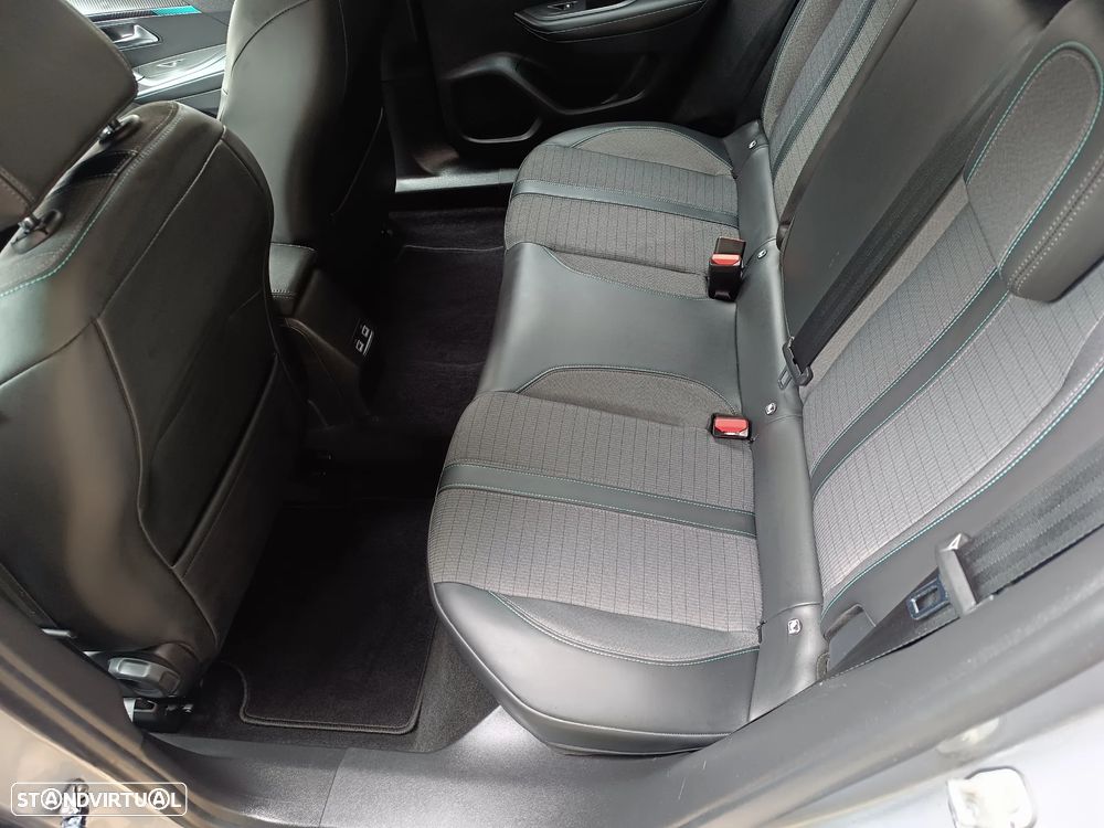 Peugeot 2008 PureTech 130 EAT8 Allure - 16