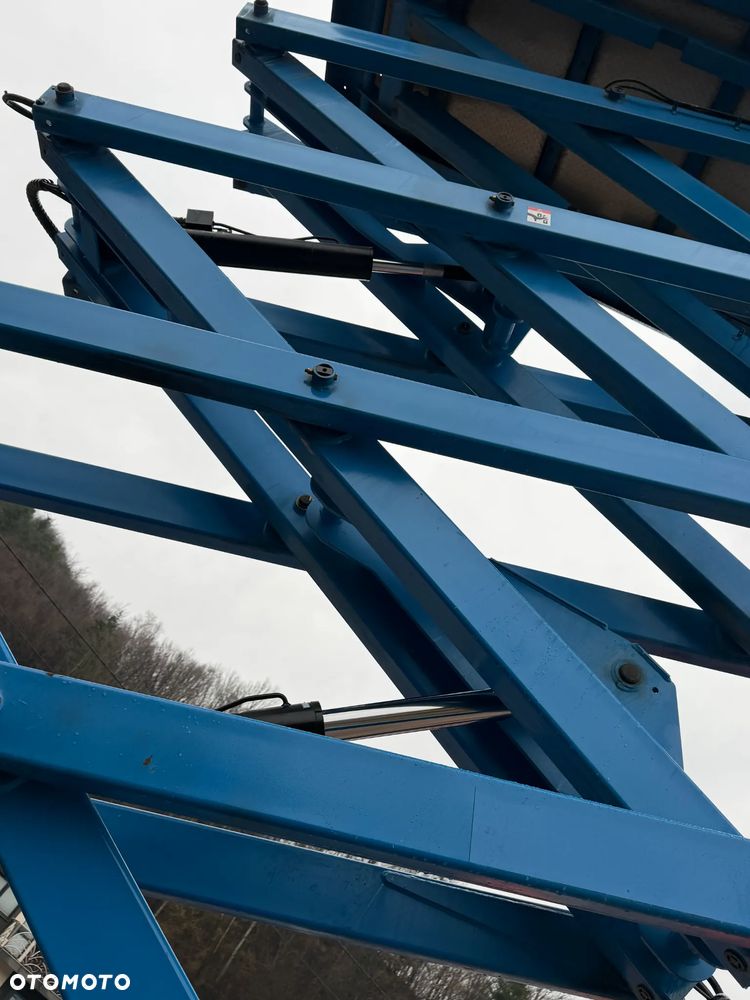 Genie Zwyżka Terenowa GS-4069RT Podnośnik Nożycowy Dźwig 14,5 metra jak Nowa z salonu! 1300 mtg. 2016 rok, Fabryczna przetwornica! 2x Gniazdo 230v góra dół. Pochodzi z Norweskiego urzędu Komuny. Zadbana! 4x4 Silnik Kubota. Zero Luzów i wycieków. Aktualne Serwisy DEKRA BMWT. Wysuwany Balkon. Sterowana z dołu i góry. Okazja Tanio !! Dokumentacja! Bez DPF, adBLUE - 14