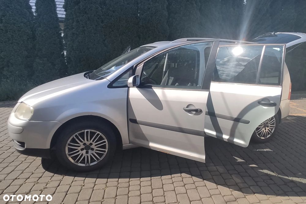Volkswagen Touran 1.9 TDI Highline - 21