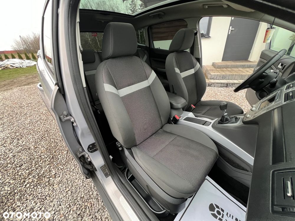 Ford Kuga 2.0 TDCi 2x4 Titanium - 26