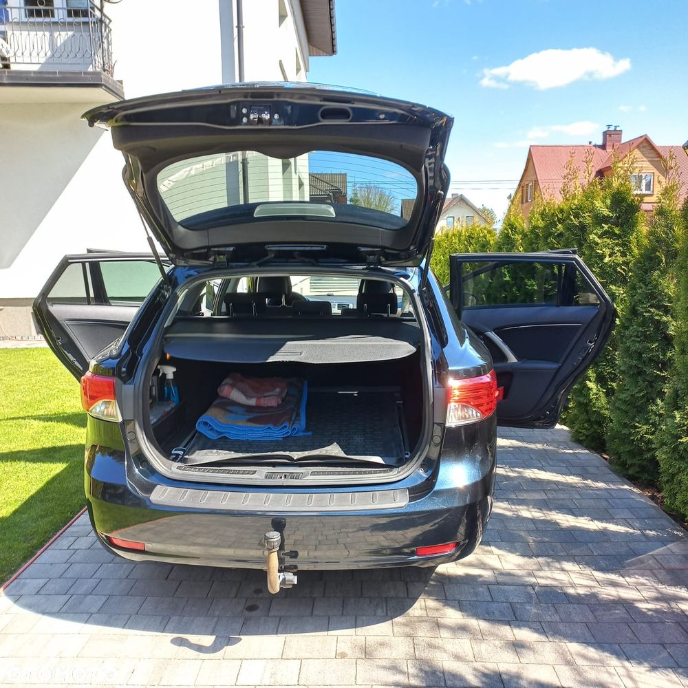 Toyota Avensis 1.6 - 4