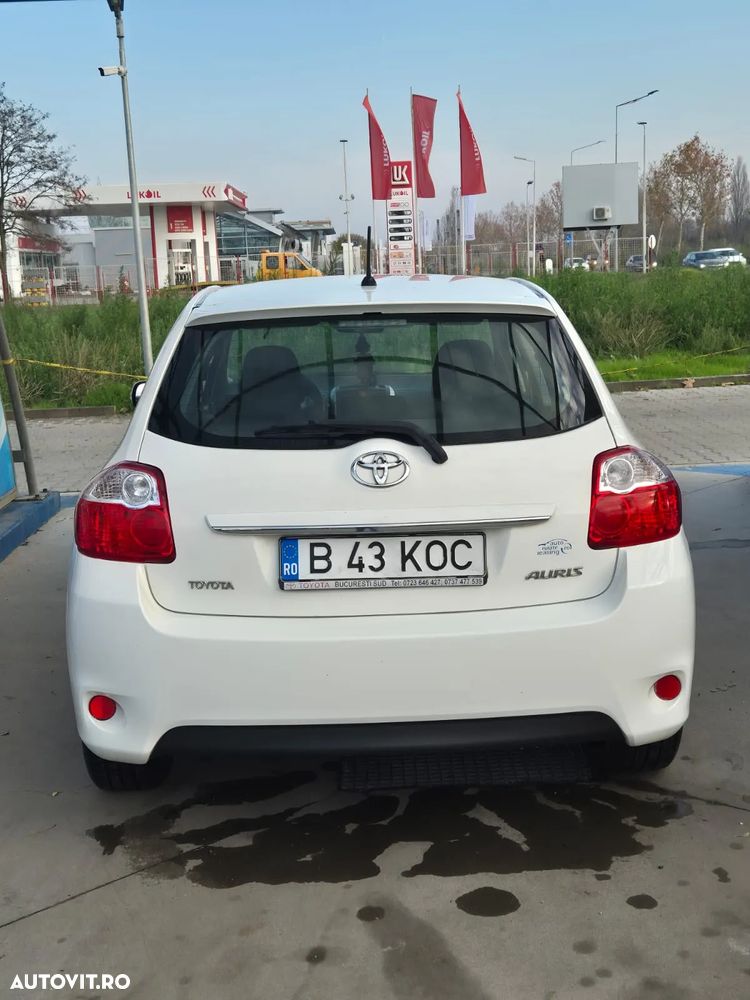 Toyota Auris 1.6 L Valvematic Sol - 2