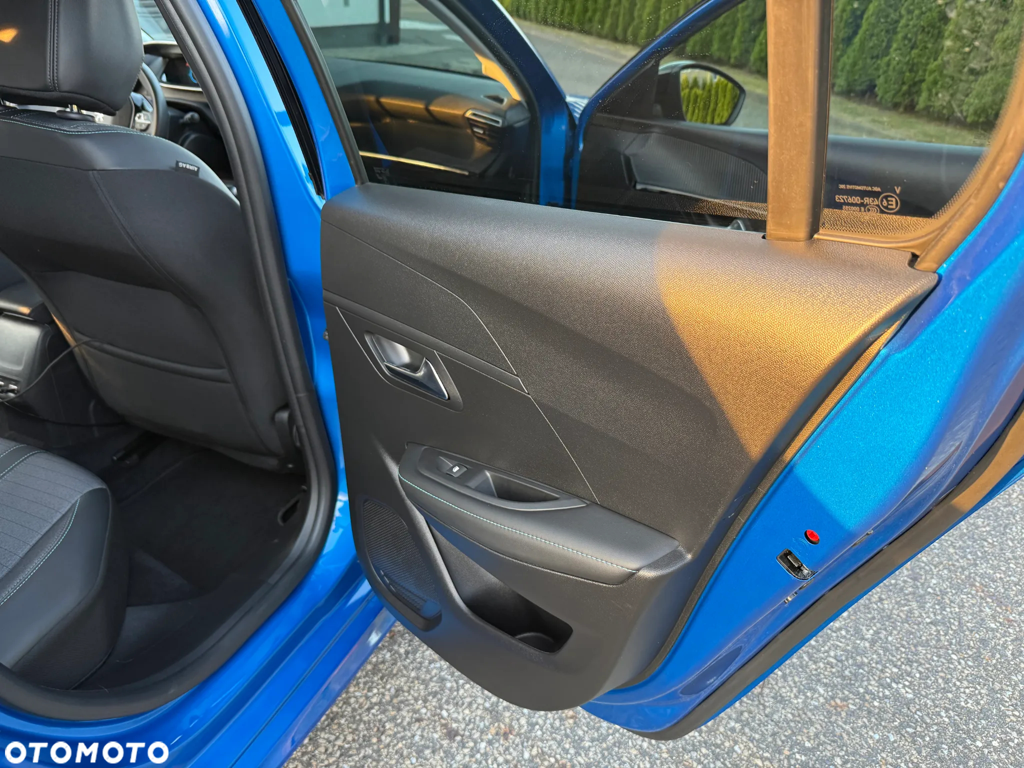 Peugeot 208 - 18
