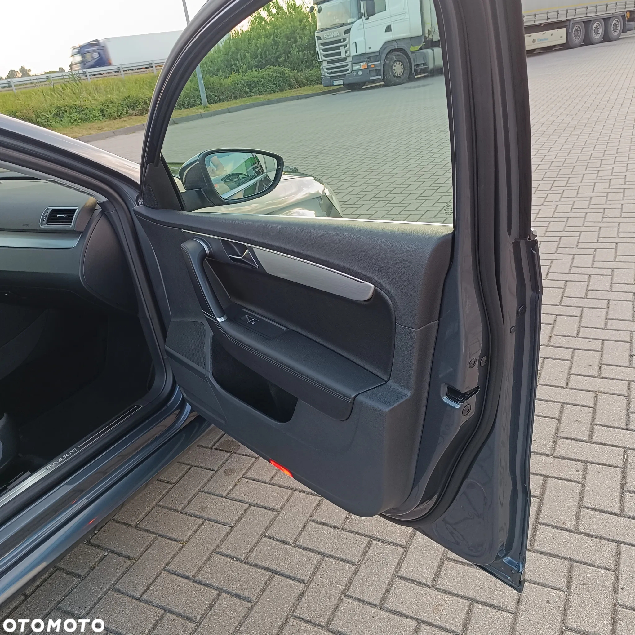Volkswagen Passat 2.0 TDI Highline - 12