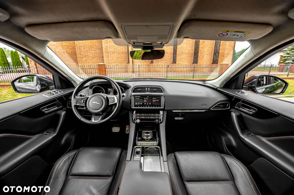 Jaguar F-Pace D200 AWD R-Dynamic S - 5