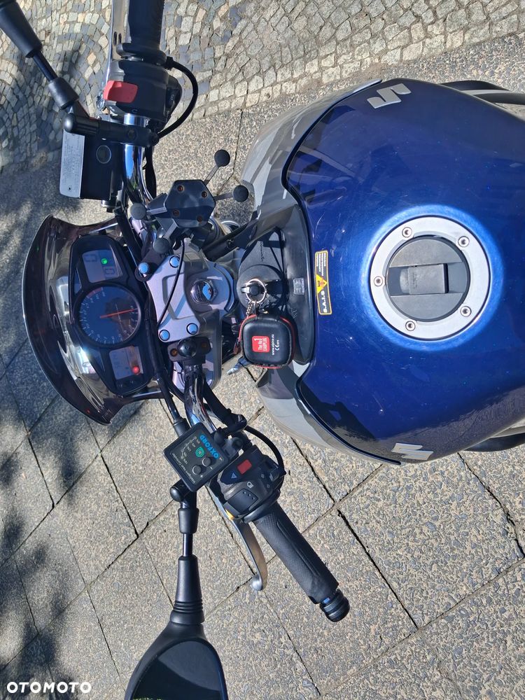 Suzuki GSR - 9