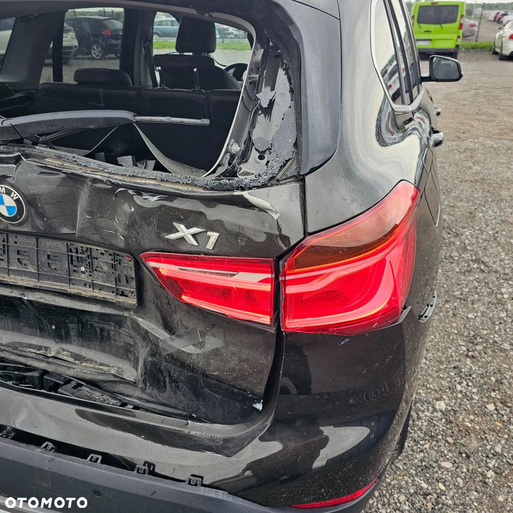 BMW X1 xDrive20i Sport Line - 11