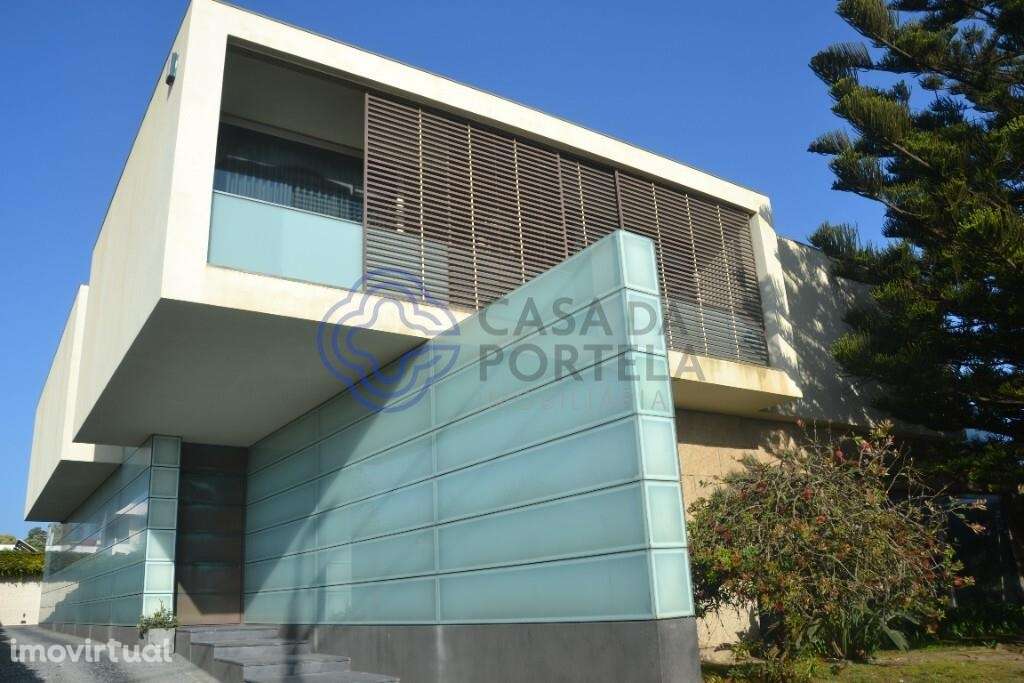 Moradia T4 + 2 com piscina interior de 4 frentes, na praia de Valadare - Grande imagem: 3/52