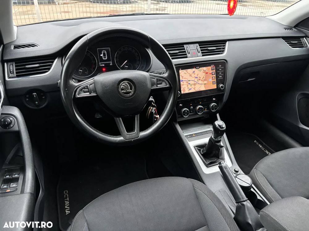 Skoda Octavia Combi Diesel 1.6 TDI Ambition - 10