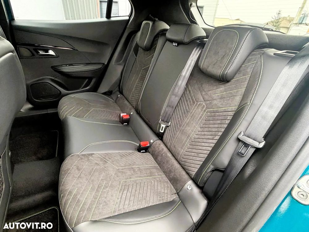 Peugeot 2008 1.2L e-DCS6 MHEV GT - 13