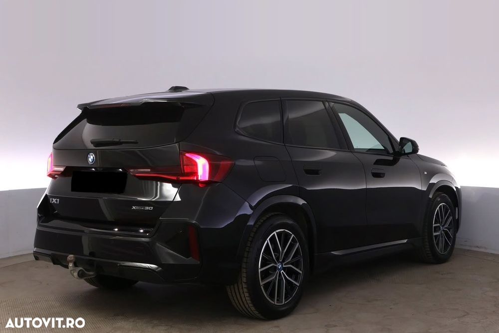 BMW iX1 xDrive30 M Sportpaket - 3