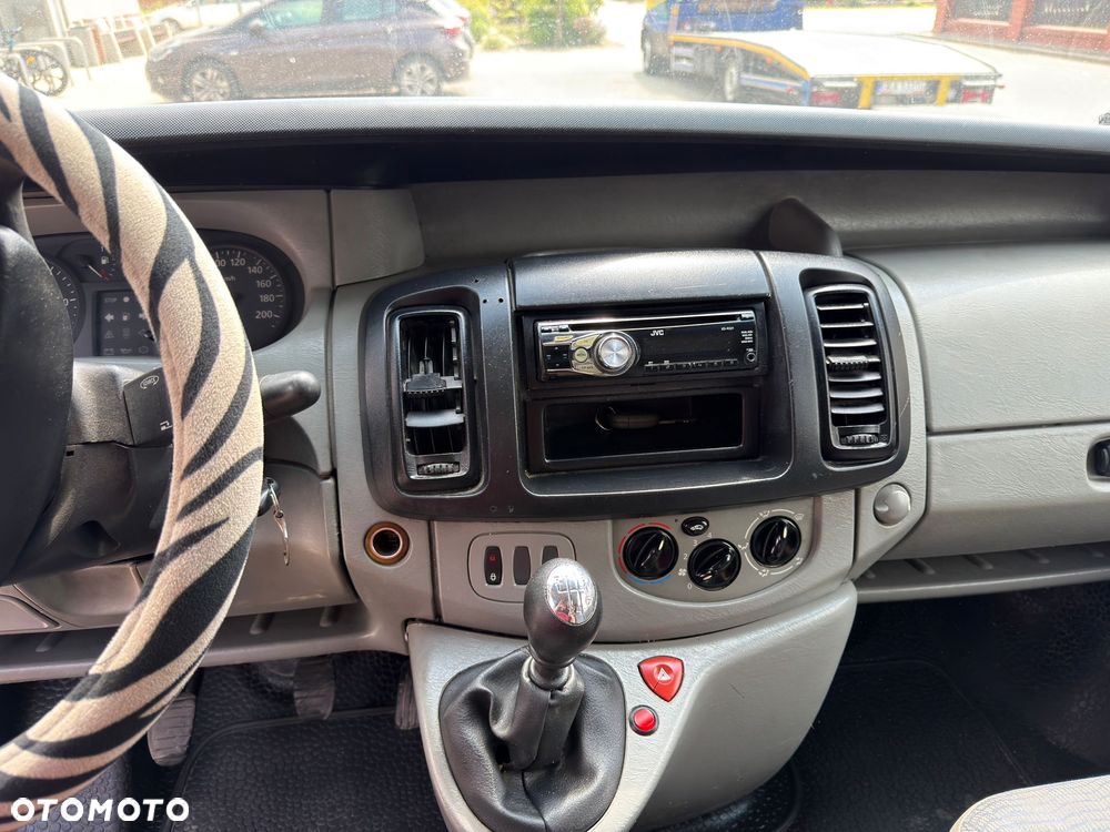 Renault Trafic Passenger - 24