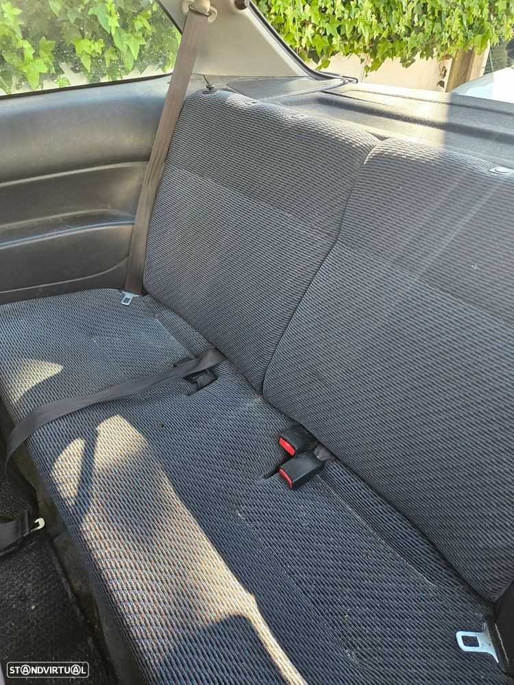 Honda Civic 1.4i S - 4