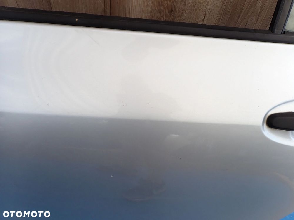 TOYOTA YARIS II 06-11 5d DRZWI TYLNE LEWE 1E7 - 10