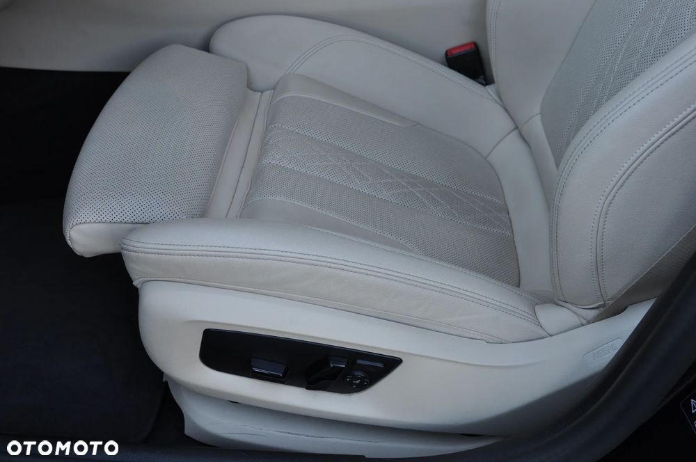 BMW Seria 5 520d xDrive - 12