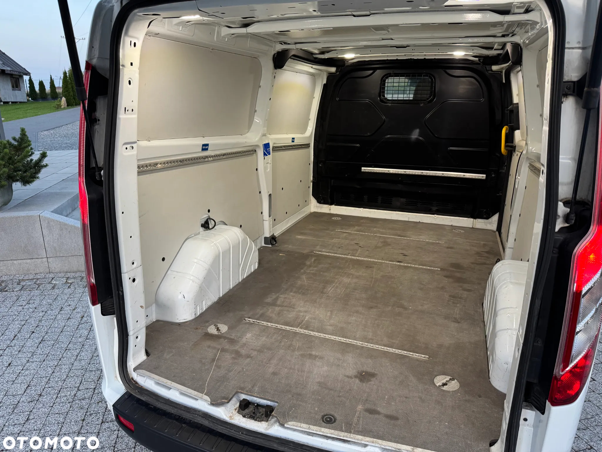 Ford TRANSIT CUSTOM - 25