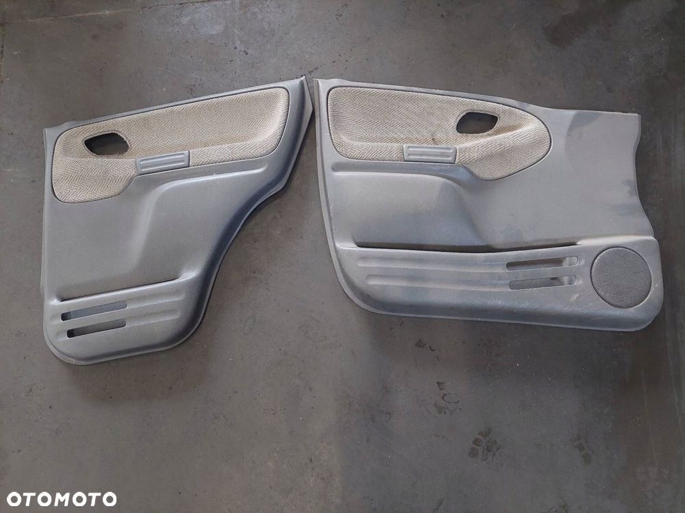 KOMPLET FOTELI LEWY PRAWY PRZÓD + KANAPA TYŁ + BOCZKI SUZUKI GRAND VITARA I - 2