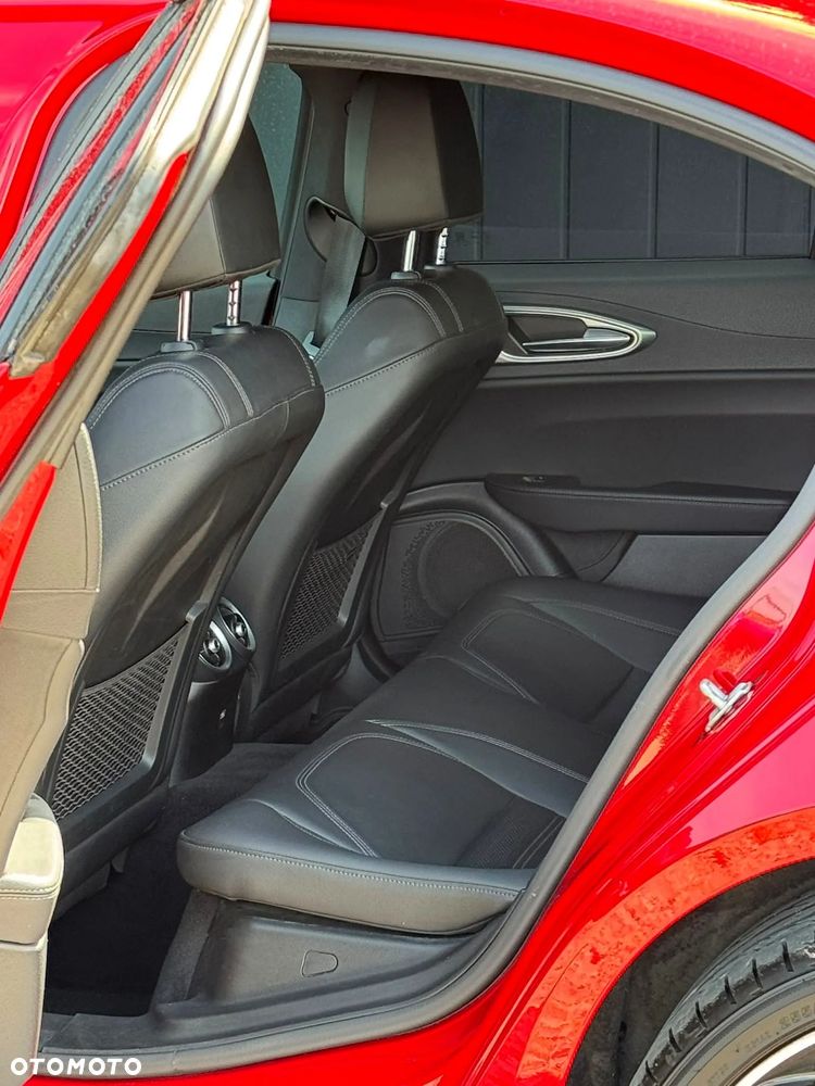 Alfa Romeo Giulia 2.0 Turbo Veloce Q4 - 11