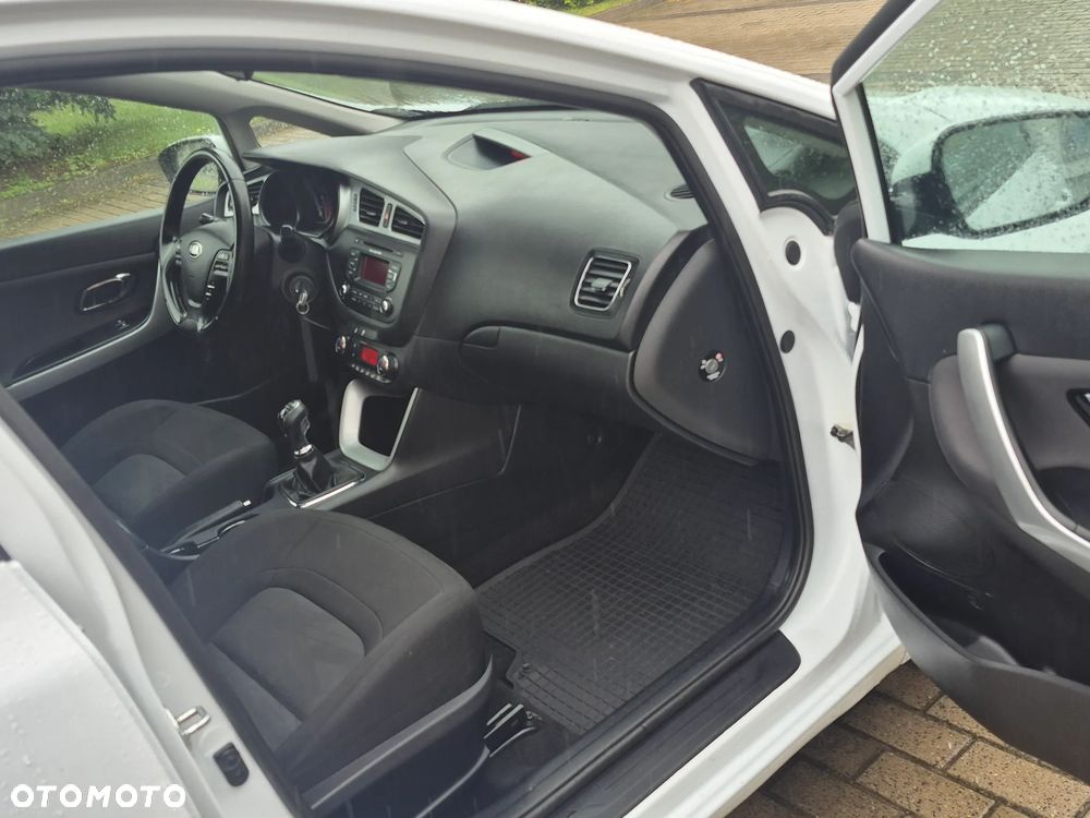 Kia Ceed - 11