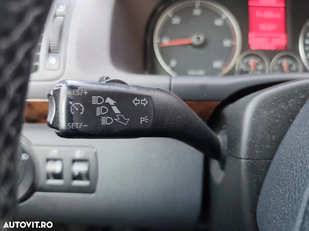 Volkswagen Touran 2.0 TDI DSG United - 5