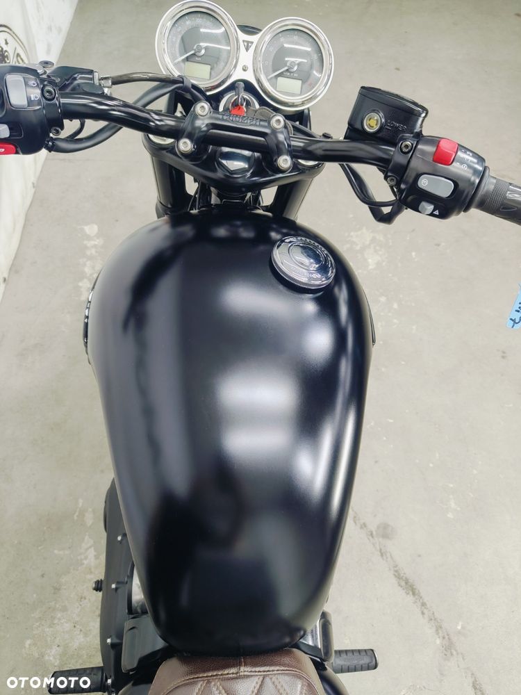 Triumph Bonneville - 14