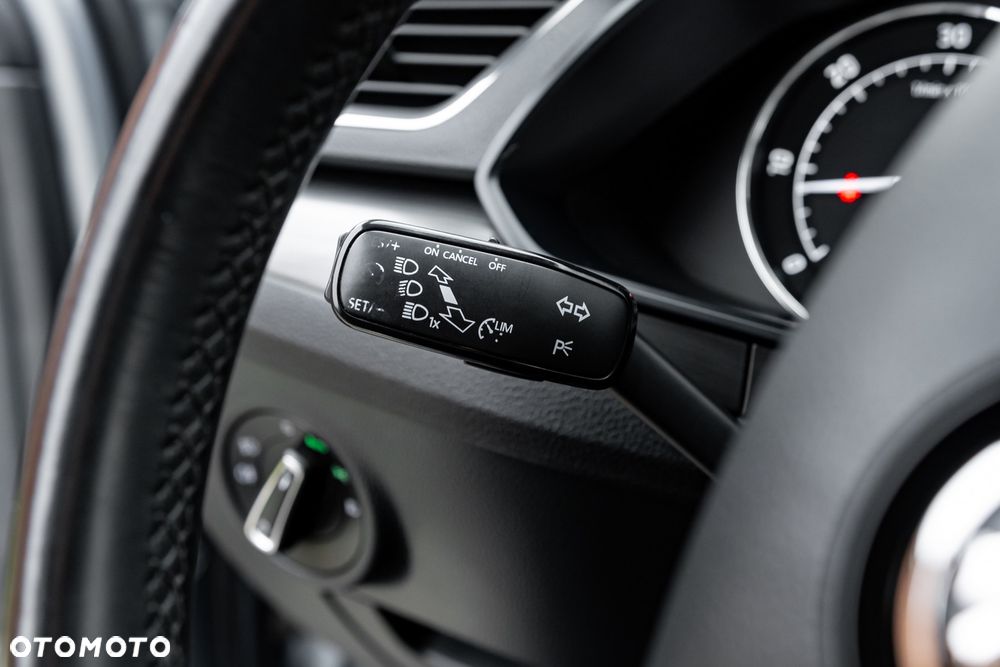 Skoda Superb 2.0 TDI DSG Ambition - 36