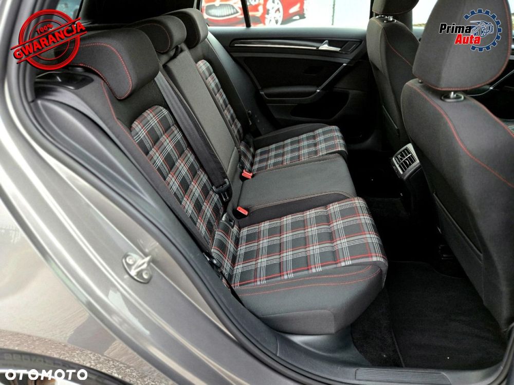 Volkswagen Golf - 26