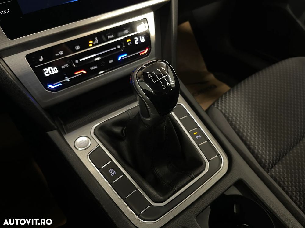 Volkswagen Passat 2.0 TDI Advance - 22