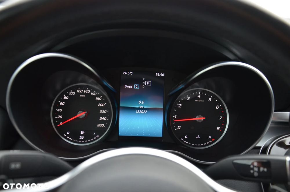 Mercedes-Benz Klasa C 300 4Matic 9G-TRONIC Exclusive - 36