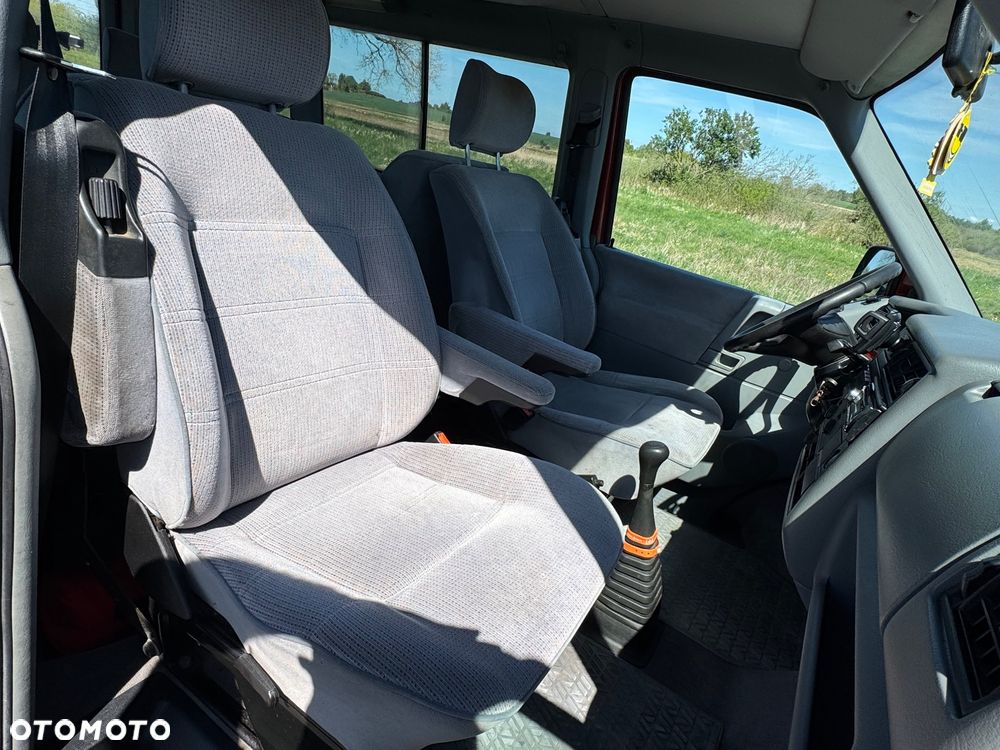Volkswagen Multivan - 12