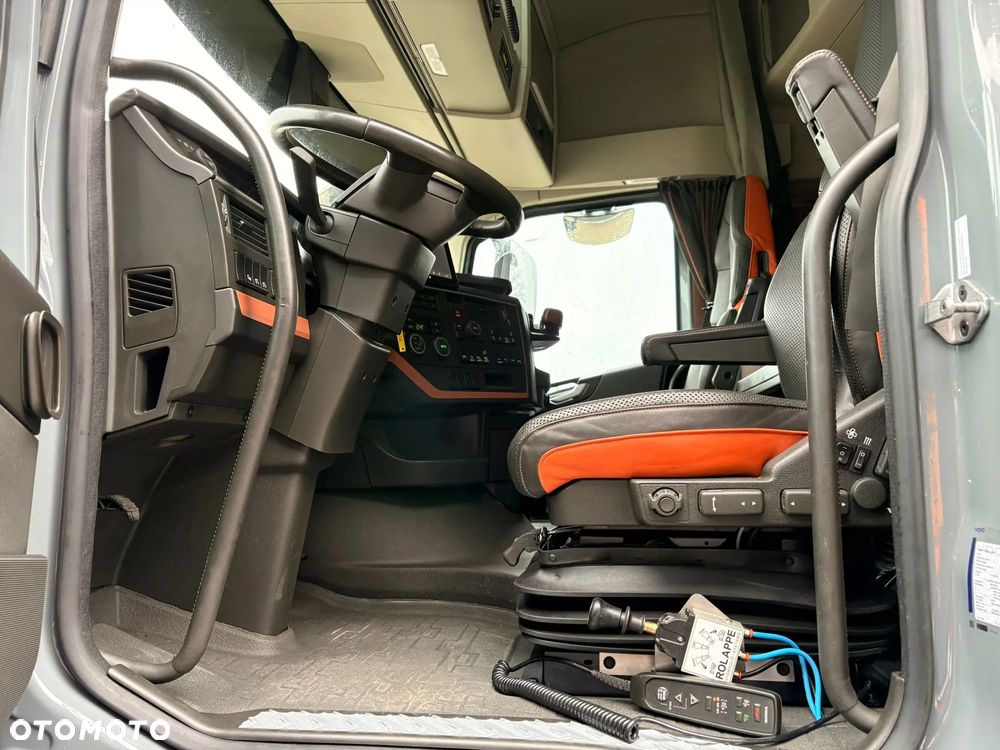 Volvo FH750 6x4 Euro 6, dwuobwodowa hydraulika - 18