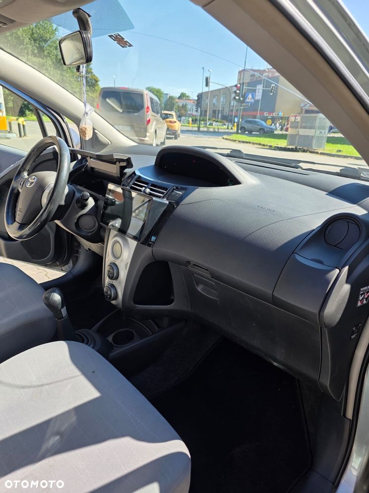 Toyota Yaris - 2