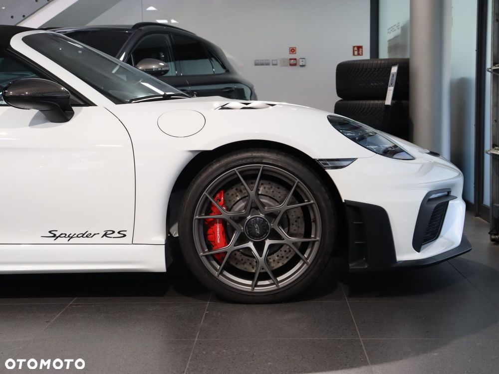 Porsche 718 Spyder - 14