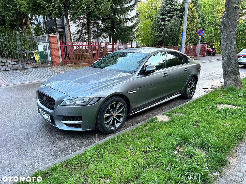 Jaguar XF 2.0 i4D AWD R-Sport - 39
